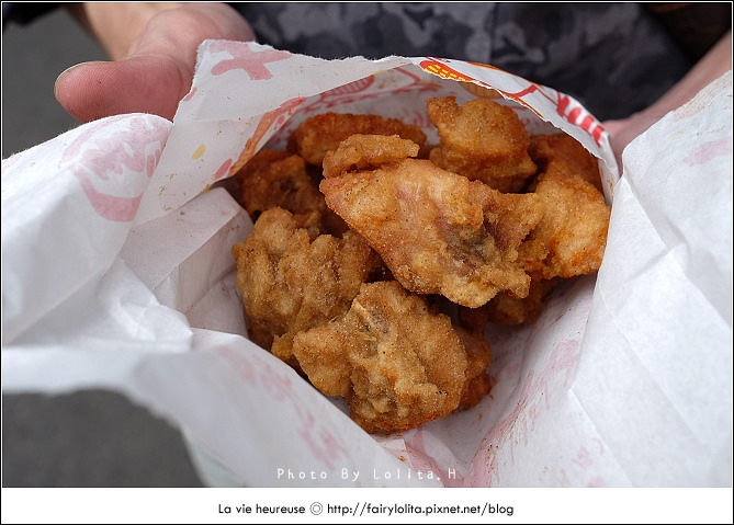 苗栗美食 | 苑裡耕牛園市場雞排。一起鍋瞬間秒殺的超搶手炸雞，熱呼呼出爐好好吃！ @嘿!部落!