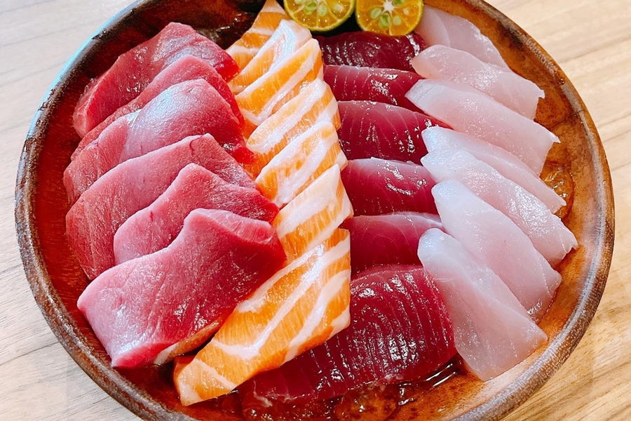儒火儒荼居酒屋。桃園新開幕！25片生魚片只要300元，生鮮十足、還直接外送到你家！ @嘿!部落!