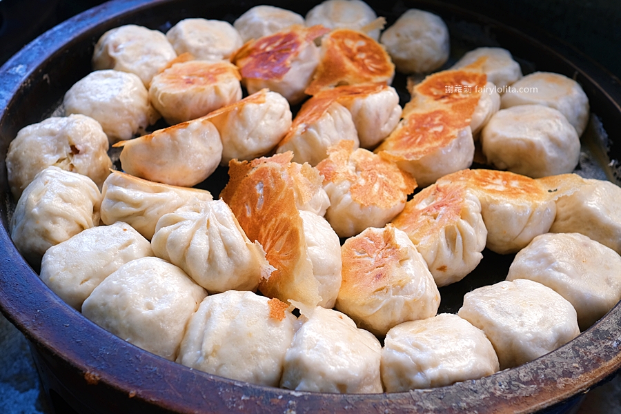 晨品豆漿。古早味飄香近25年，隱藏版早點只有在地人才知道，必吃秒殺水煎包只要12元！ @嘿!部落!
