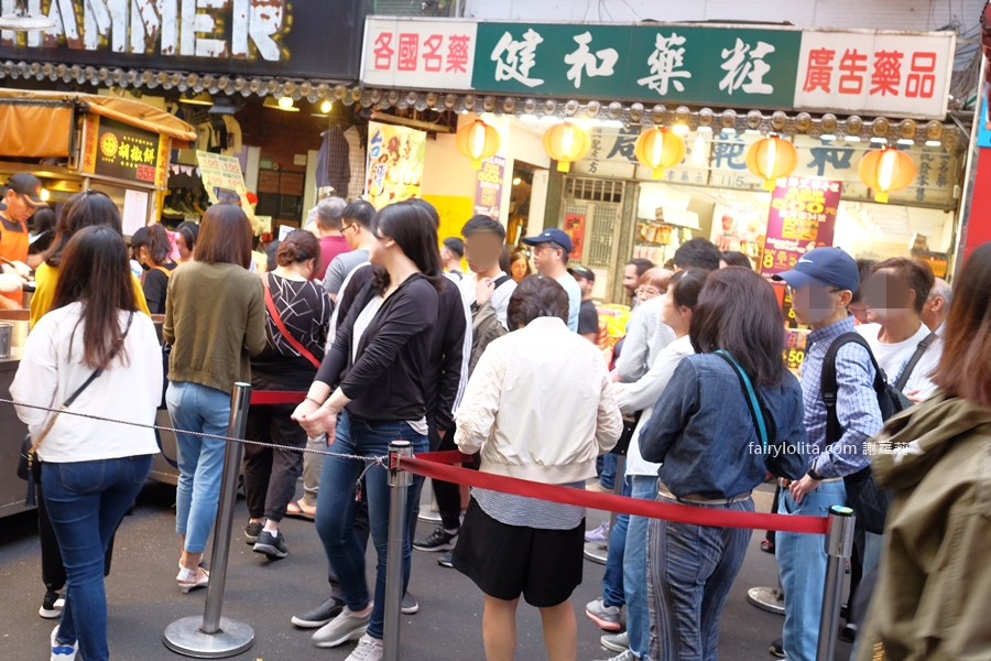 福州世祖胡椒餅。全台最狂胡椒餅！超巨一顆超爆餡、觀光客來台指名一定要吃它！ @嘿!部落!