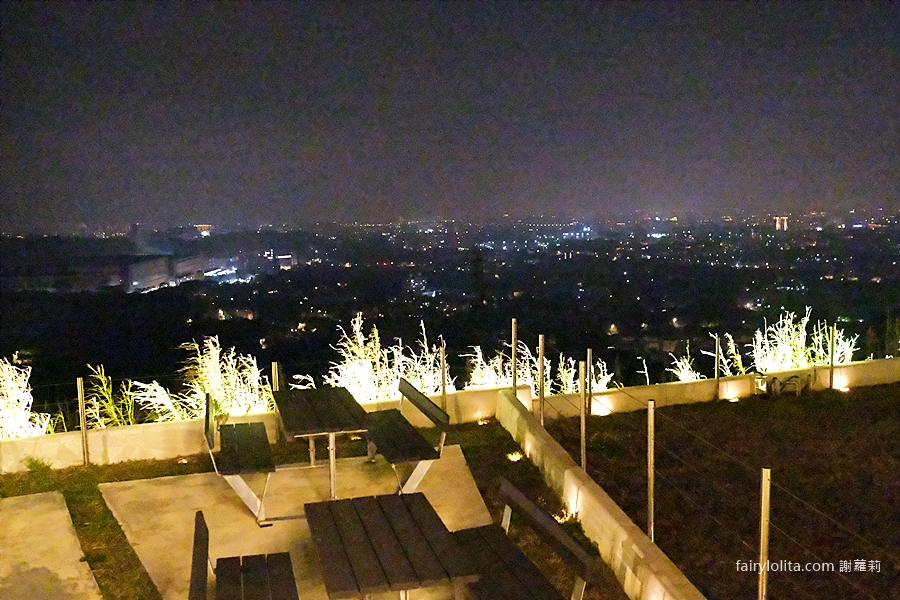 見山景觀咖啡餐廳。地點曝光!桃園新祕境百萬夜景在這裡!還有Capybara陪你一起玩。 見山景觀咖啡餐廳。地點曝光!桃園新祕境百萬夜景在這裡!還有Capybara陪你一起玩。