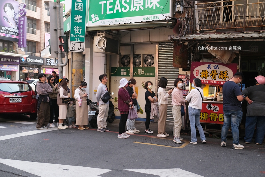 吳記排骨酥。排隊人潮長到巷子口，聽說是嘉義最強排骨酥！ @嘿!部落!