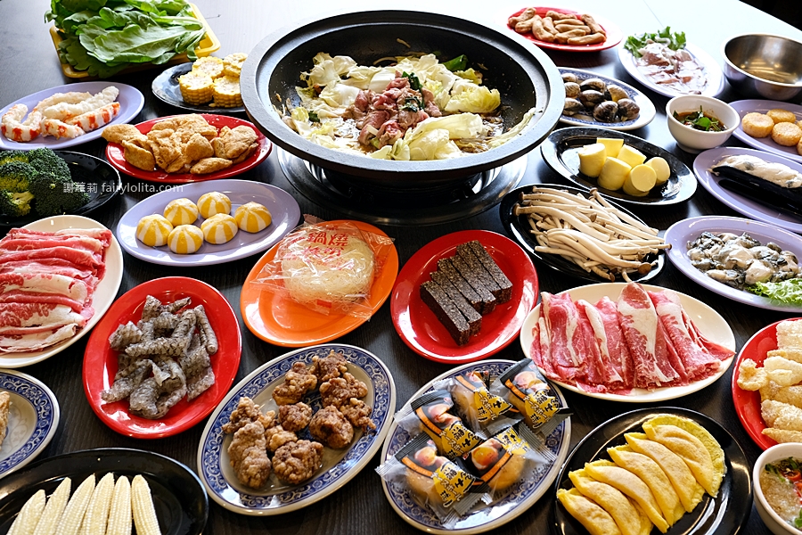熱滾滾石頭火鍋。龍山寺美食推薦 每人低消只要20元！隱藏版爆香拌炒「石頭火鍋」Google分數近滿分！ @嘿!部落!