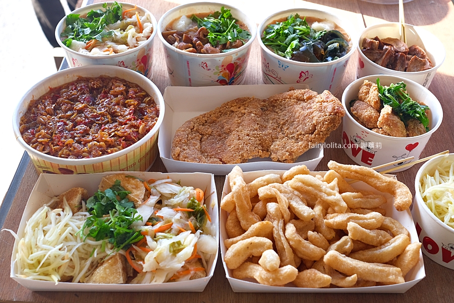 麥庭麵線勇。路邊一台車，直接打爆所有名店！神祕發財車的麵線＋臭豆腐，誇張到不合理！ @嘿!部落!