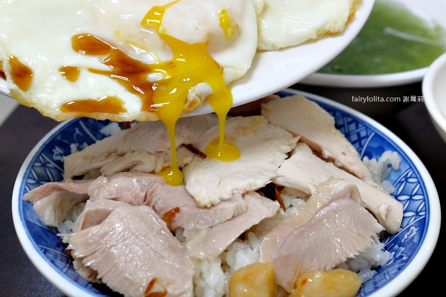 頂吉古早味火雞肉飯。台中最頂火雞肉飯爆紅！肉量舖滿＋半熟蛋液狂流太逼人！ @嘿!部落!