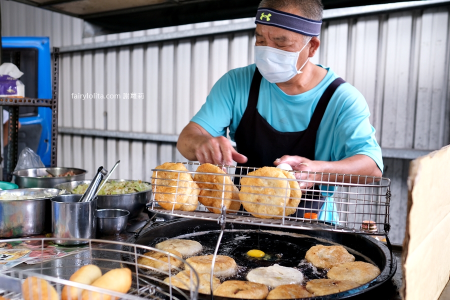 發財車餡餅。新竹最難買餡餅？隱藏版超低調鐵皮屋只賣 4 小時，咬下去竟然直接爆汁！ @嘿!部落!