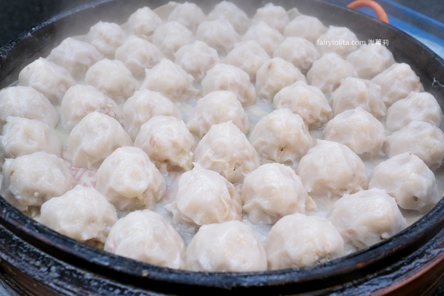 黑肉圓。40元爽吃隱藏版黑肉圓，超巨等級一咬就爆餡！ @嘿!部落!
