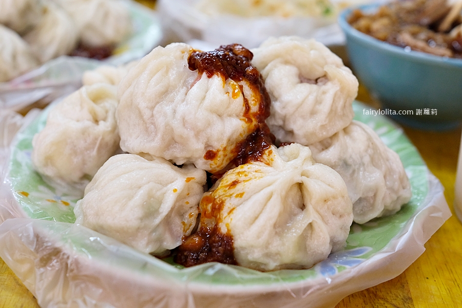 萬世香小籠包早餐店。巨無霸小籠包比拳頭還要大，一粒只要9塊錢！ @嘿!部落!