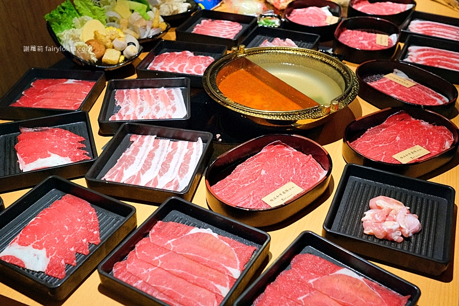 饗和牛鍋物放題。最便宜只要458元，頂級和牛吃到飽，超過百種食材，還有近30種飲料讓你爽爽喝！ @嘿!部落!