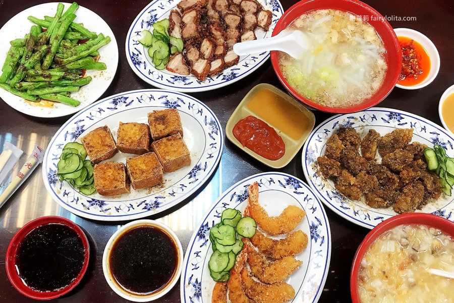 阿輝香菇肉粥 米粉湯。網友大讚「中壢最強紅燒肉老鹹粥」，在地必吃宵夜、銅板價只要30元！ @嘿!部落!