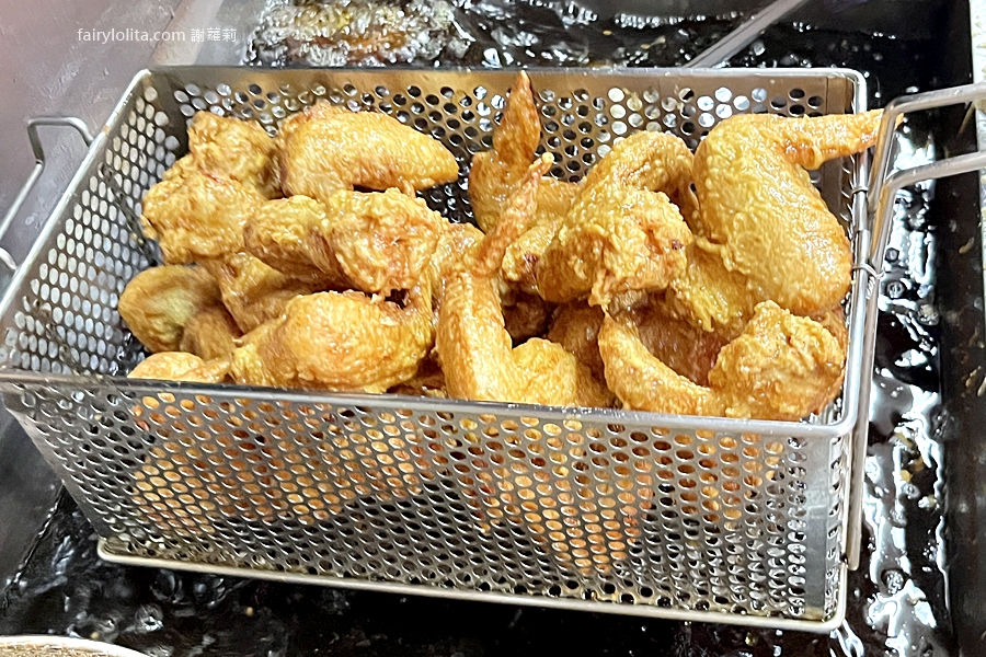 董家炸雞。桃園台式下午茶就吃這一間！現炸雞翅爆噴汁！ @嘿!部落!
