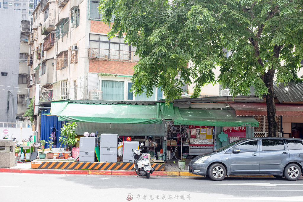 深丘大腸蚵仔麵線｜板橋在地人最愛但總是在排隊的鐵皮屋麵線 @嘿!部落!