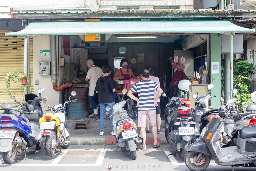 和記豆漿店｜用真炭火去烤的厚燒餅夾蛋就在麟光站巷弄裡早餐老店 @嘿!部落!