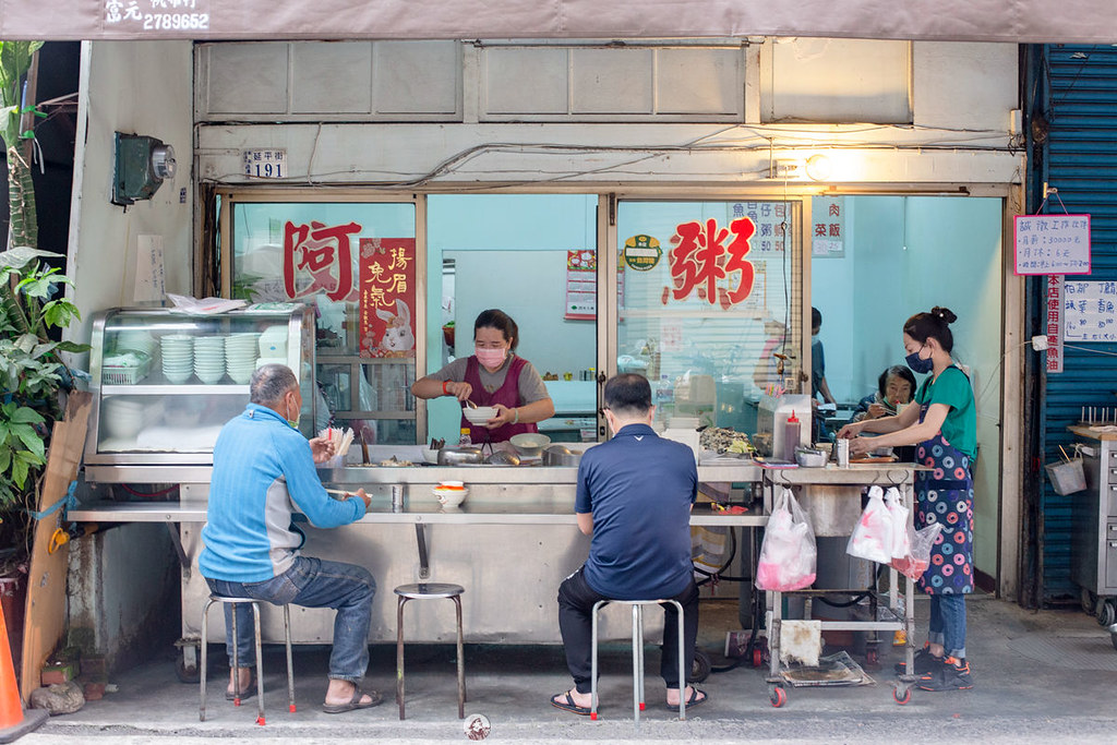 即時熱門文章：阿文魚粥｜嘉義當地人的早餐就是來一碗新鮮草魚去煮的魚粥還要來一盤煎魚腸