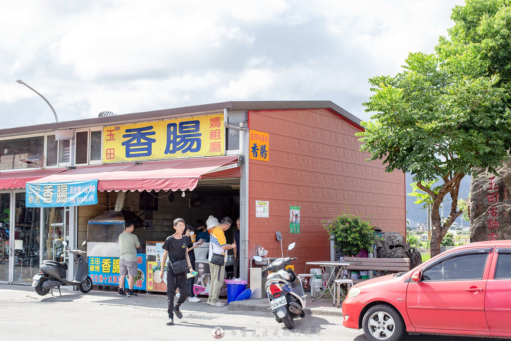 玉田弄獅-碳烤香腸｜開在宜蘭礁溪廟旁邊的香腸攤必點加了潤餅跟香腸的大腸包小腸 @嘿!部落!