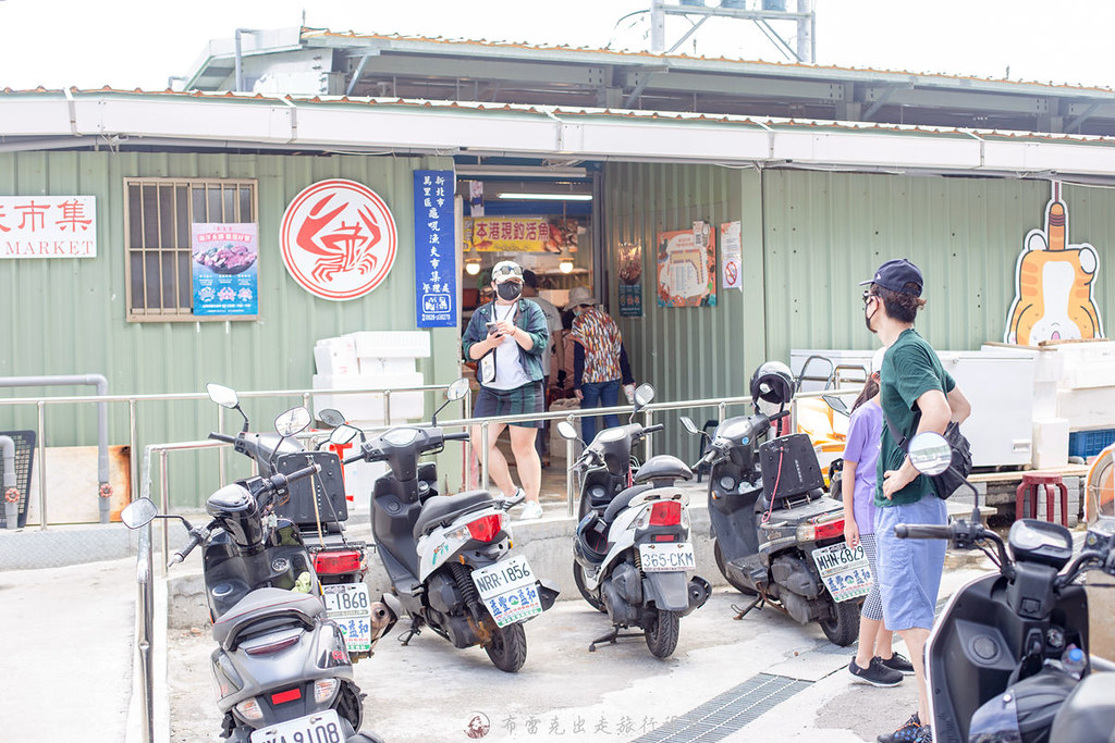 興生魚片專賣店｜龜吼漁港漁夫市集37號400元就有超過20片大盤綜合生魚片 @嘿!部落!