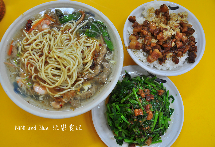 台中正老牌魷魚羹，魷魚清脆、麵條滑Q，加點辣椒最對味~台中第五市場美食推薦 @嘿!部落!