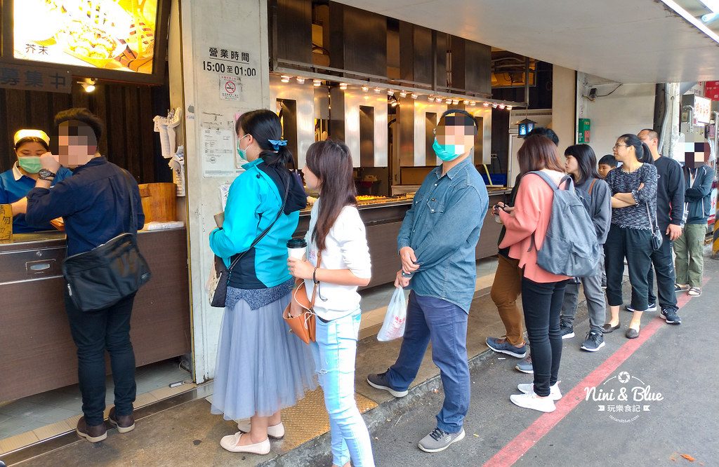 日船章魚小丸子 | 逢甲夜市人氣排隊小吃.日船章魚燒總店鋪.巨型章魚超顯目