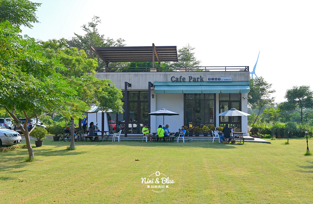 光悅咖啡 | 苗栗竹南龍鳳漁港旁的寵物友善餐廳咖啡館，寬敞舒適大草原發呆吹海風私房景點 @嘿!部落!
