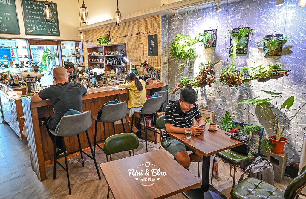鉅鹿咖啡館 – 埔里巷弄職人咖啡小店，滿滿觀葉鹿角蕨打造森林系咖啡館 @嘿!部落!