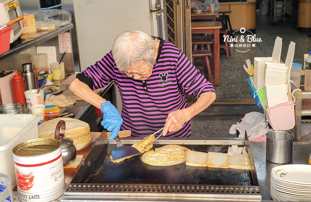 阿婆早點 – 台中無名美食，手工粉漿蛋餅.碗粿.炒麵.蘿蔔糕等台中傳統早餐，通通銅板價。 @嘿!部落!