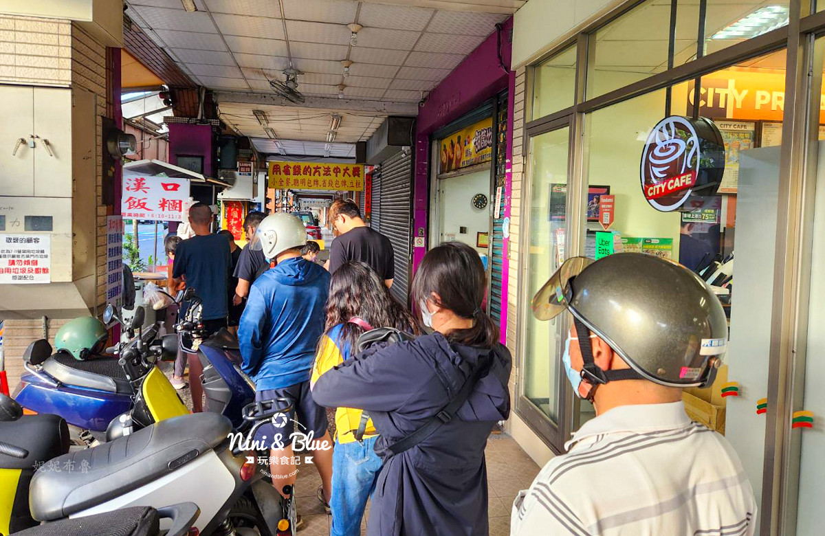 漢口飯糰 – 台中漢口國中旁的飯糰攤，飯糰好吃到天天排隊，加辣更對味! @嘿!部落!