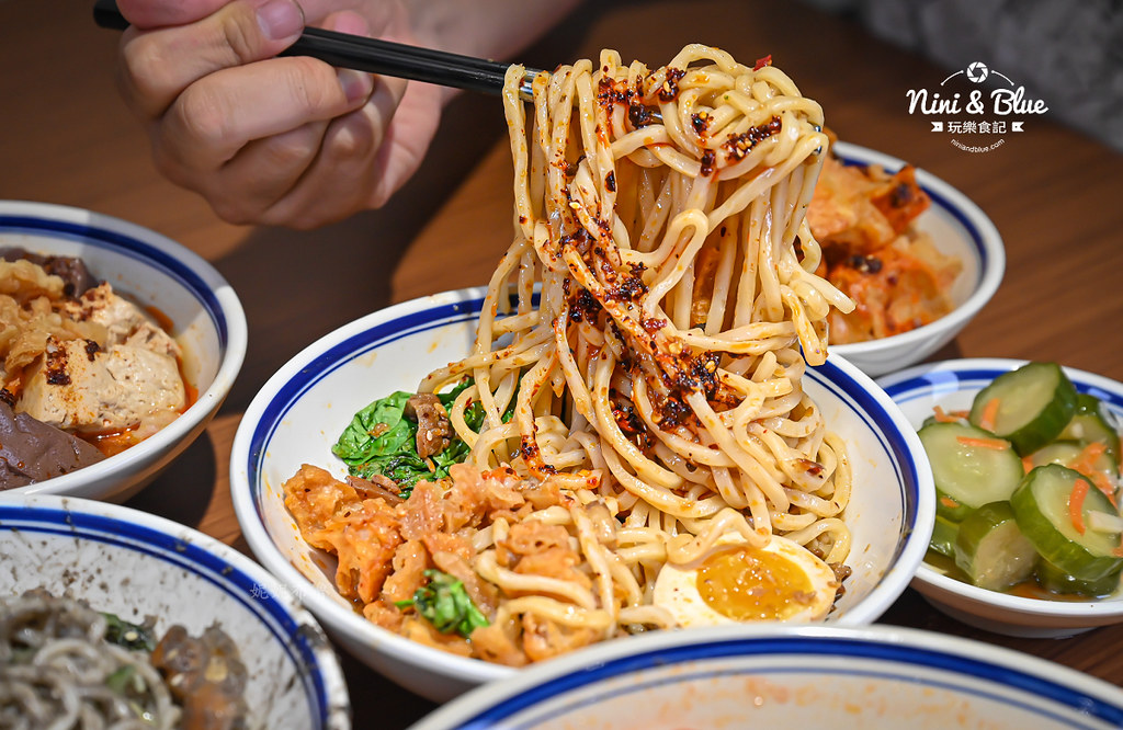 麵由辛生，台中漢口路美食，黑皮麻醬麵、麻辣滷肉麵好好吃 @嘿!部落!
