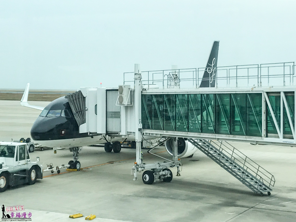 星悅航空｜北九州日本–星悅航空初體驗，日本精品航空給予最尊榮的航行享受，遊玩北九州的最佳選擇，飛機設施與北九州空港介紹 @嘿!部落!