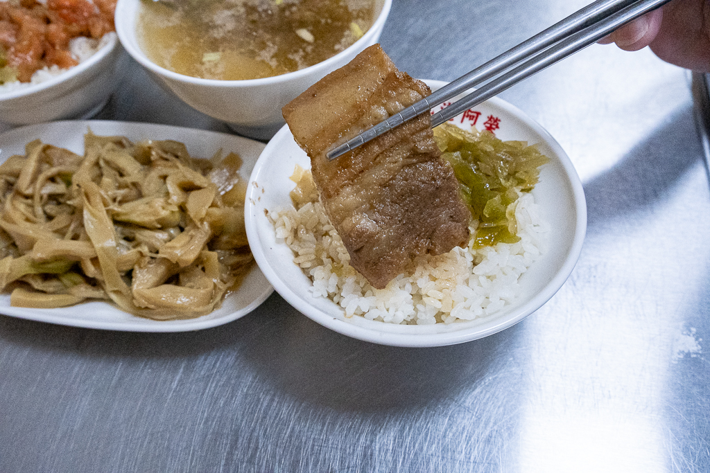 北港阿榮古早味滷肉飯｜虎尾鎮雲林縣–銅板價格的美食，大推半熟香煎鴨蛋 @嘿!部落!