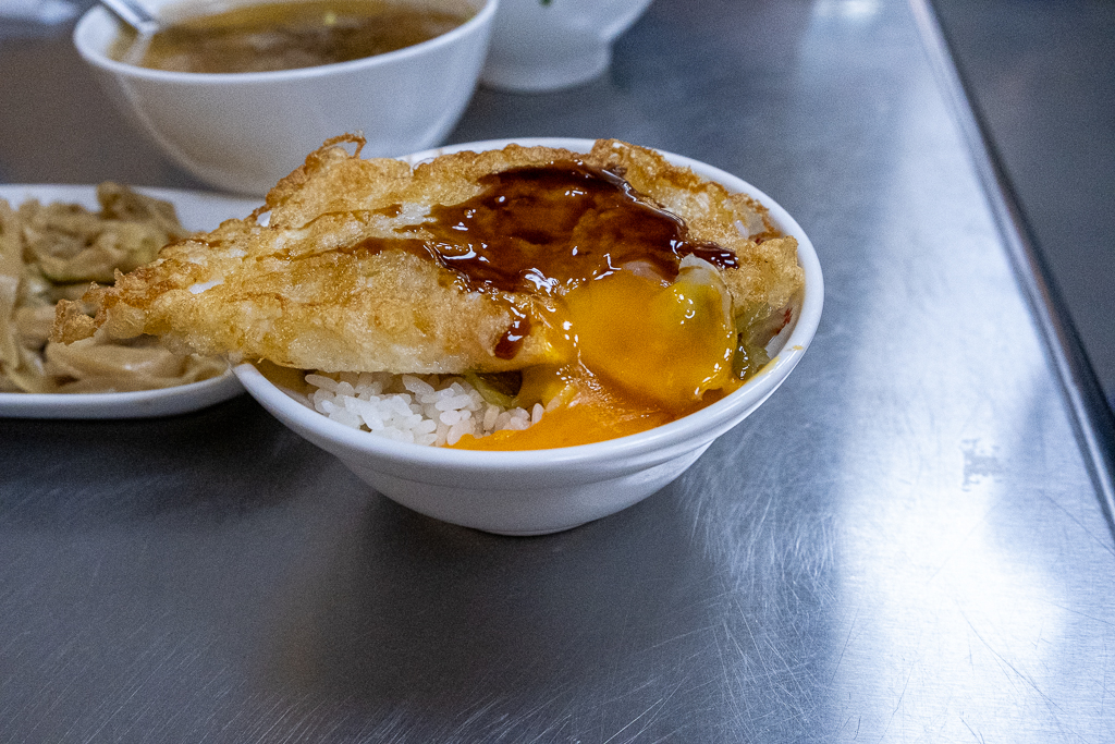北港阿榮古早味滷肉飯｜虎尾鎮雲林縣–銅板價格的美食，大推半熟香煎鴨蛋 @嘿!部落!