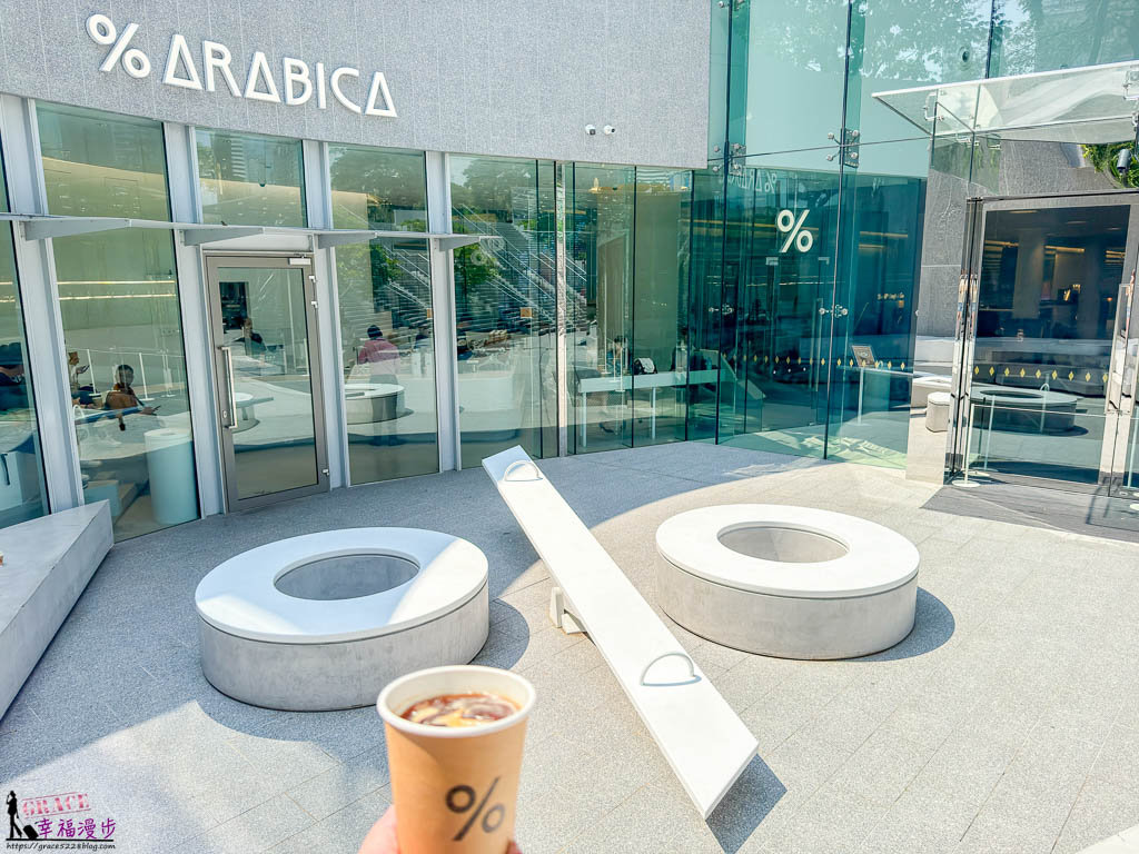 % Arabica Bangkok QSNCC｜曼谷泰國–知名的國際連鎖咖啡館，有著％造型的翹翹板是IG熱門打卡點 @嘿!部落!