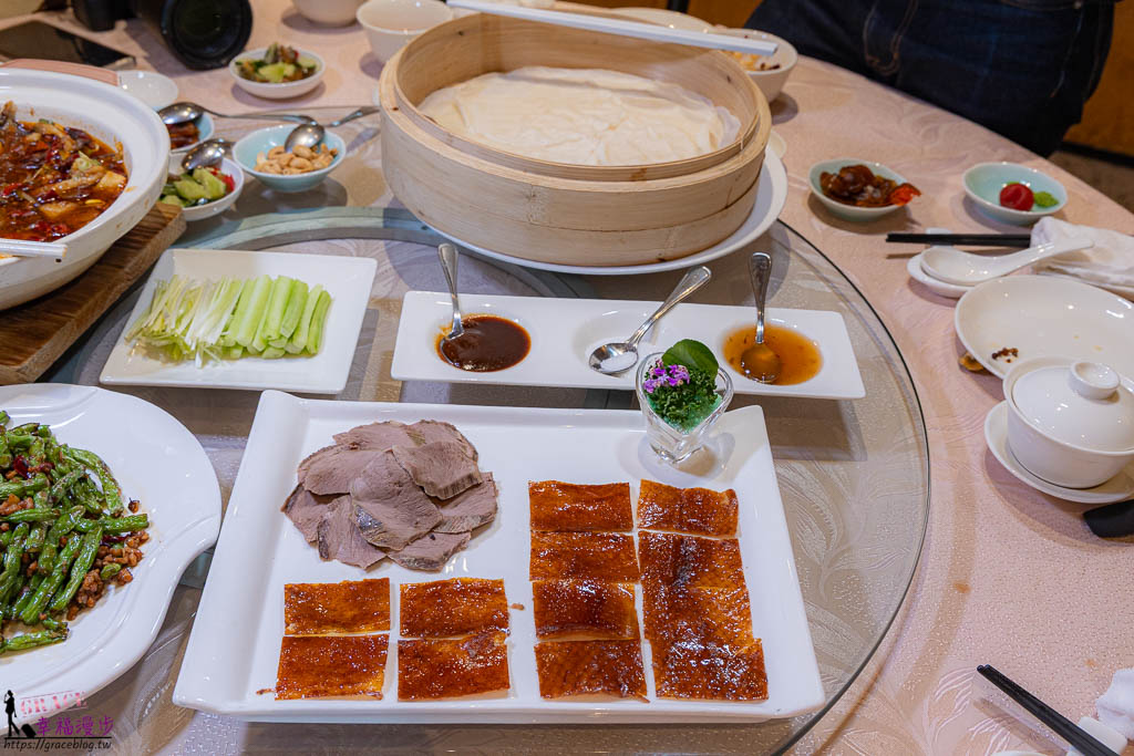 麗星郵輪探索星號絲路花舞中餐廳｜日本–郵輪上的美食餐廳不可錯過的脆皮烤鴨，早餐的港點相當美味 @嘿!部落!