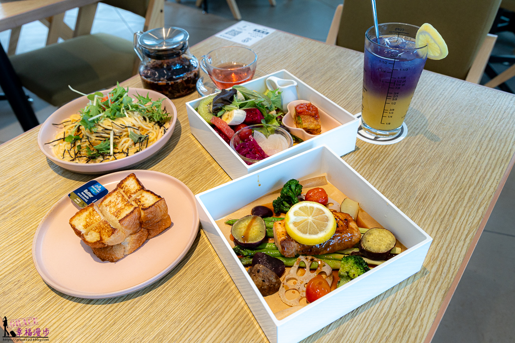 日月町複合式商場｜埔里鎮南投縣–大推TSUTAYA BOOKSTORE販售的精釀可樂、WIRED CAFE和洋重箱料理超美味，餐車聚落、城市生活市集超好逛 @嘿!部落!