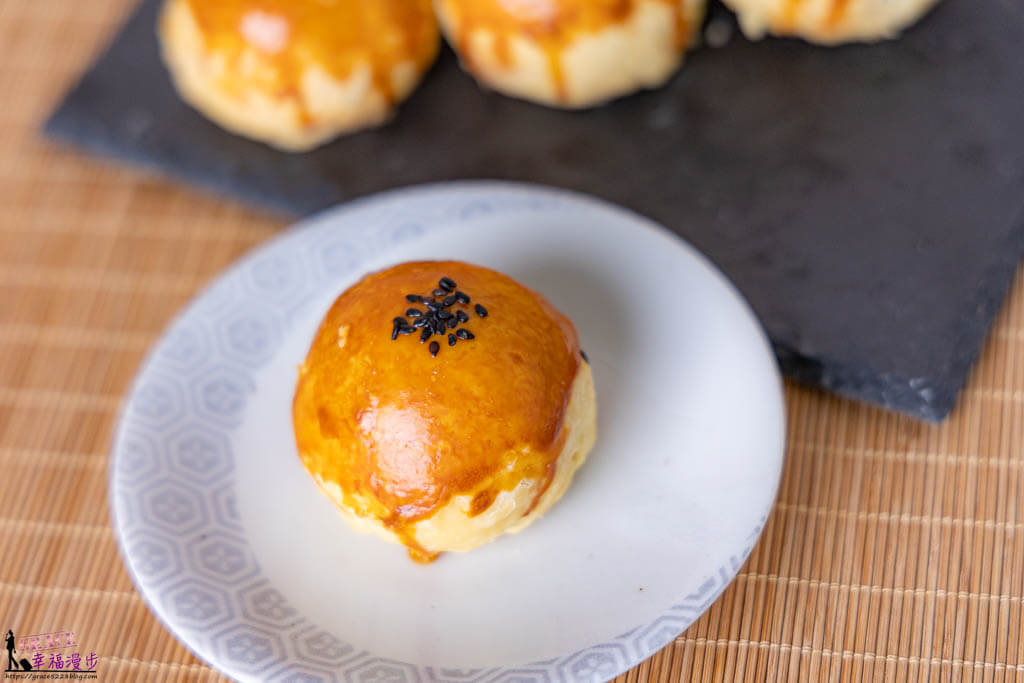 美玖里 Boulangerie Mikuri｜西區台中市–限量預訂的手工蛋黃酥，蛋黃油脂豐富且綿密，內餡又不會太甜膩 @嘿!部落!