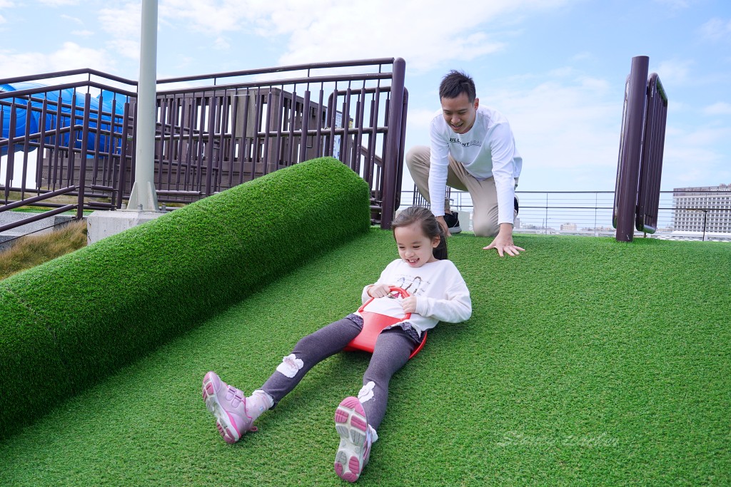 澎湖景點｜國際廣場澎湖首作滑草場公園，鄉親們千呼萬喚滑起來 @嘿!部落!