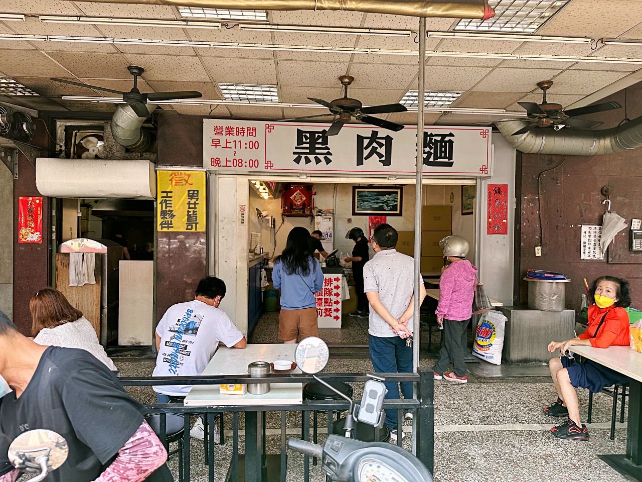 黑肉麵｜厚實有嚼勁的酥炸排骨麵排骨飯搭配媲美高級日料店的蒸蛋湯強到沒對手（菜單價格） @嘿!部落!