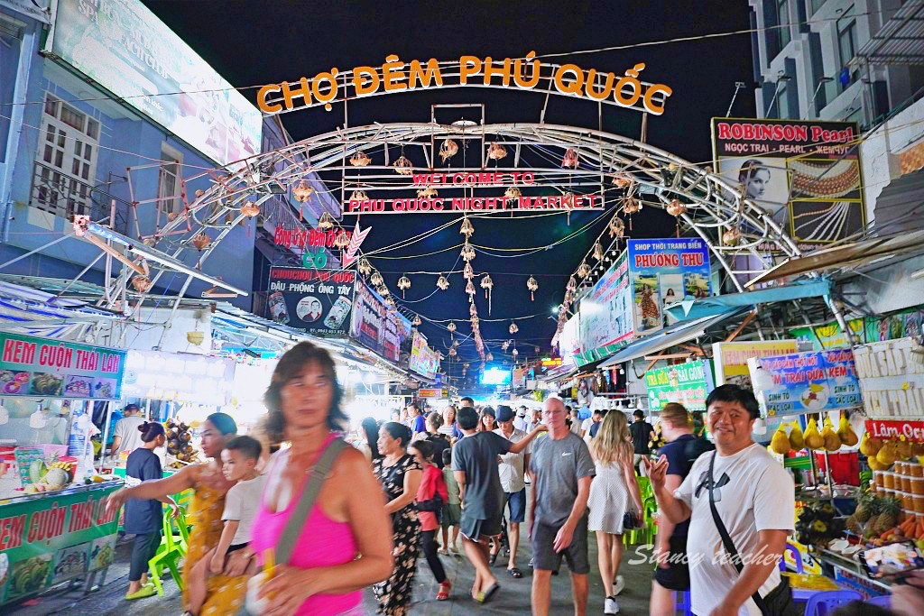 富國島景點｜陽東夜市富國島最大夜市富國夜市，超好吃的越南三明治、椰子冰、新鮮胡椒粒這裡全都有 @嘿!部落!