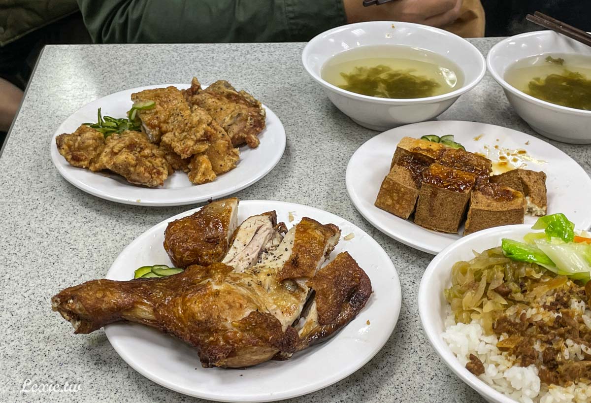 金園排骨,台北西門必吃排骨飯，雞腿飯也好吃，老牌不敗有道理 @嘿!部落!
