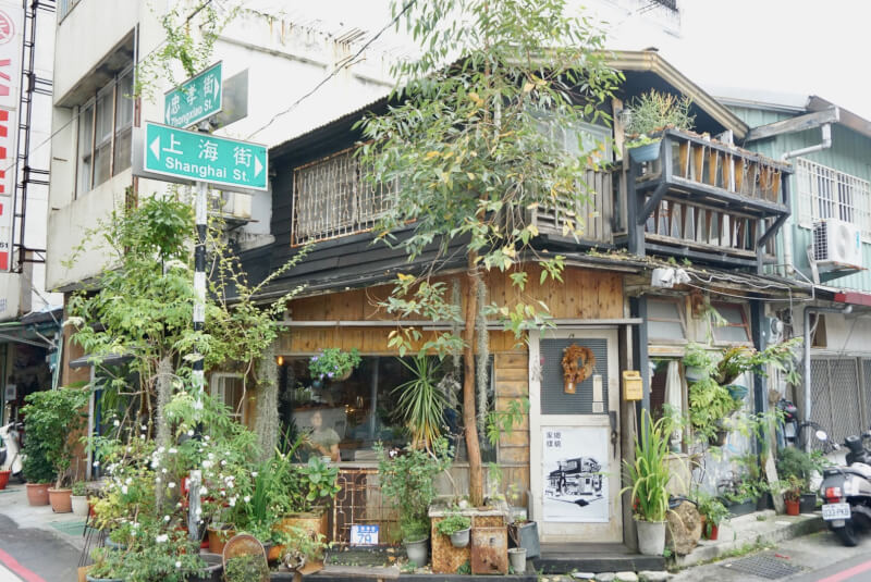 花蓮咖啡廳 珈啡花Caffe Fiore | 花蓮老宅咖啡廳 小巷子裡的日式小屋 內有店貓似魔女宅急便的黑貓！ @嘿!部落!
