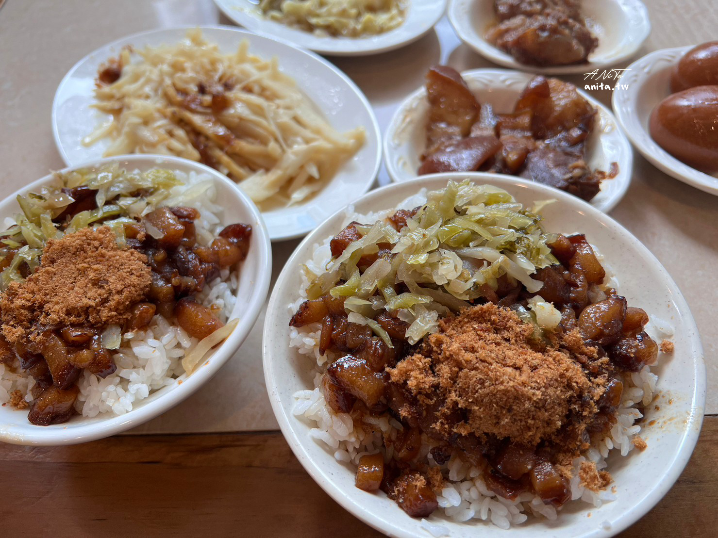 永和美食｜下港排骨酥湯｜樂華平價美食推薦，南部口味的魯肉飯肥肉入口即化，2024/08更新菜單 @嘿!部落!