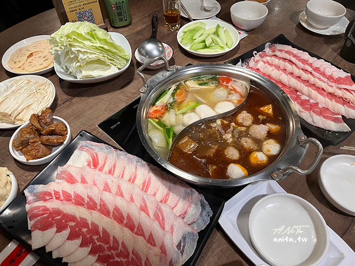 八條老宅麻辣鍋｜滑嫩的鴨血很有水準、綿密的豆腐讓人難忘，溫順的麻辣鍋越滾越香 @嘿!部落!