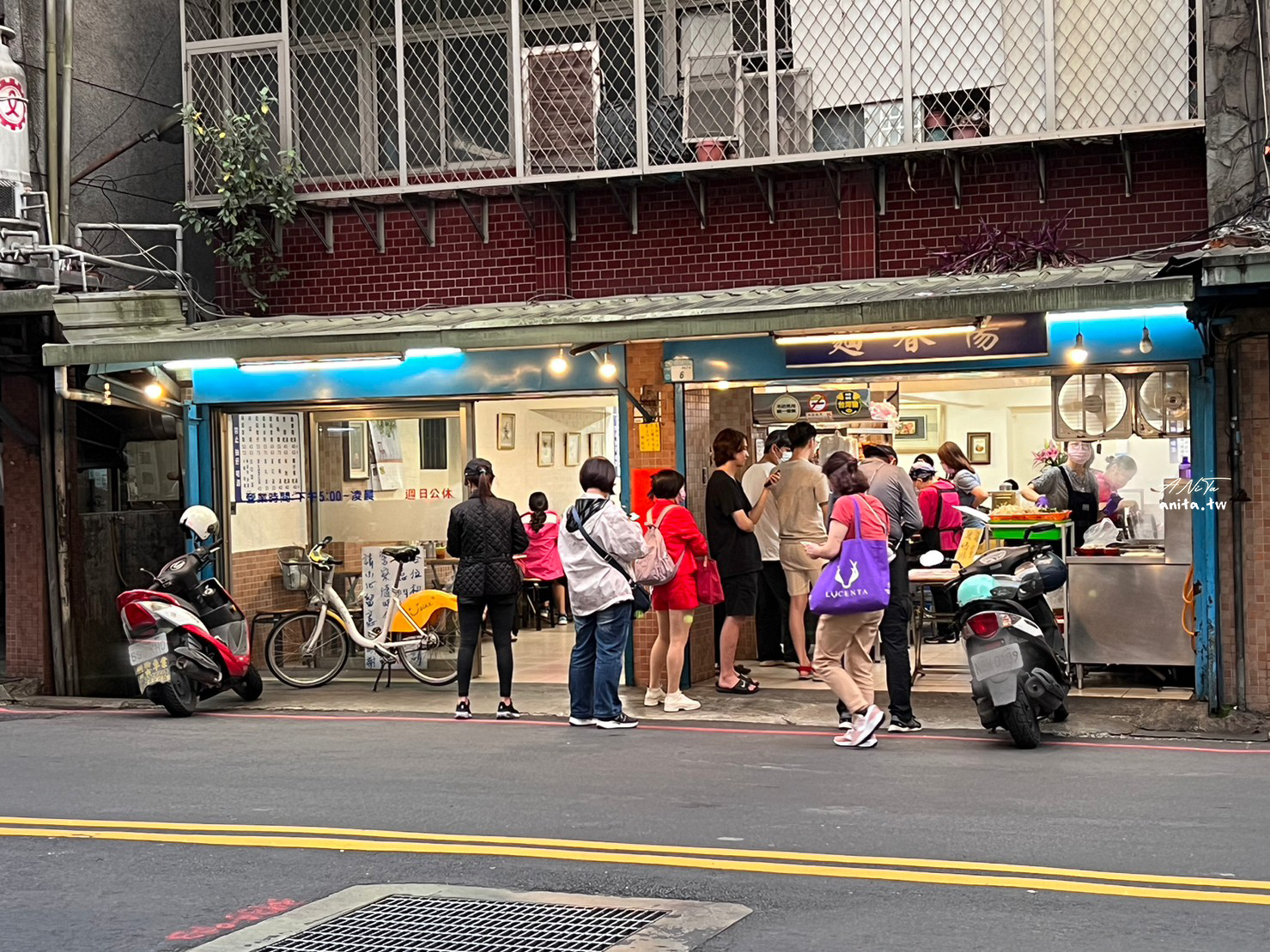 即時熱門文章：南勢角必吃滷味店｜「南勢角陽春麵」滿足宵夜首選，還有口感十足的麻醬麵