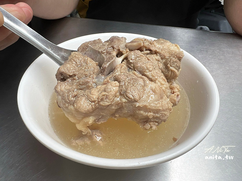 梧州街原汁排骨湯｜免費續湯不怕你喝，微涼的天來碗濃郁的排骨湯好滿足 @嘿!部落!