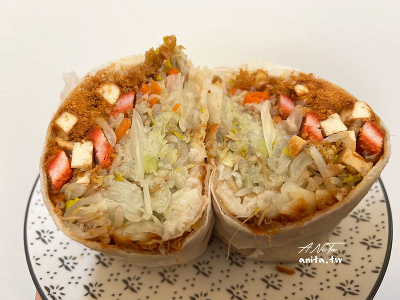樂華夜市美食推薦「巨無霸懷念潤餅捲」吃一個抵兩個超有飽足感 @嘿!部落!