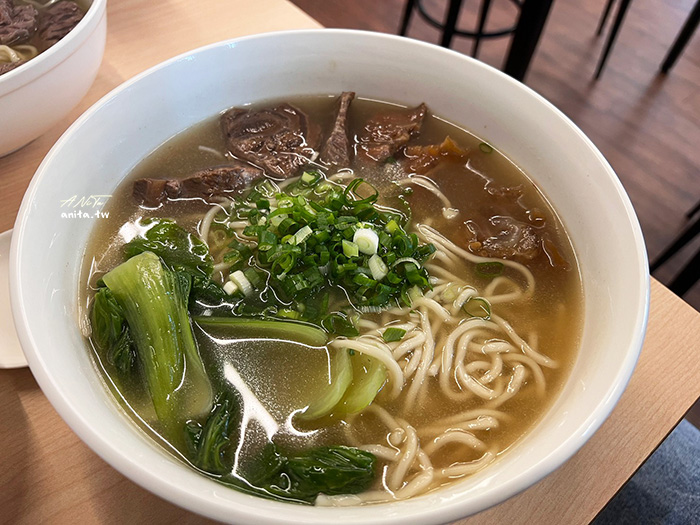 板橋美食｜有汁牛麵食，清燉牛肉麵湯頭鮮甜肉大塊 @嘿!部落!
