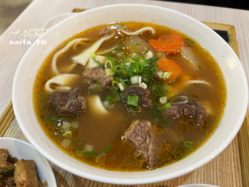 樂澄小店｜永和地區超高人氣牛肉麵，有層次的清燉湯頭每日限量售完為止 @嘿!部落!