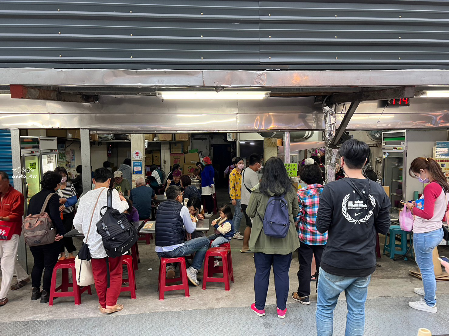 玉里橋頭臭豆腐本店｜假日人潮滿滿，外酥內軟的臭豆腐．泡菜才是整體靈魂 @嘿!部落!