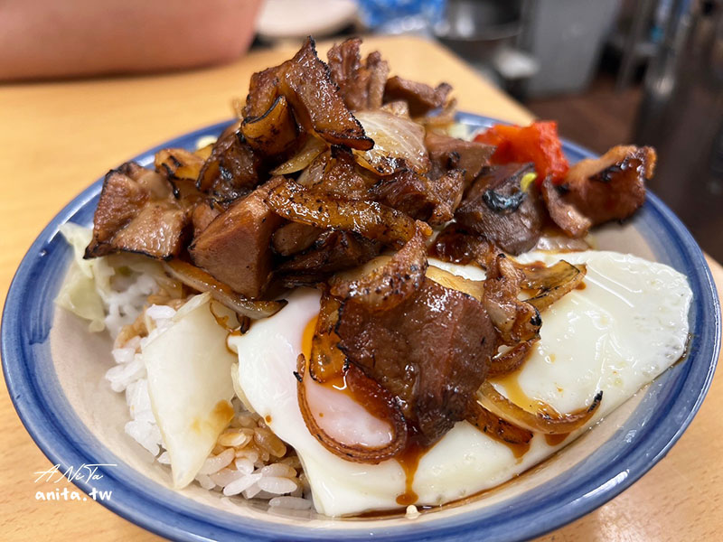 （已歇業）火旺骨仔肉｜炙燒骨仔肉、豬舌，鹹甜的醬汁好下飯，品質若能穩定點會更好 @嘿!部落!