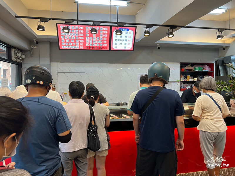 老秦記排骨｜台灣溫體豬肉質鮮甜軟嫩多汁，超人氣炸排骨必點，平價便當推薦 @嘿!部落!