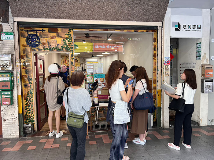西門町人氣早午餐｜餐點種類很多．採現場候位的「花嘴廚房」 @嘿!部落!